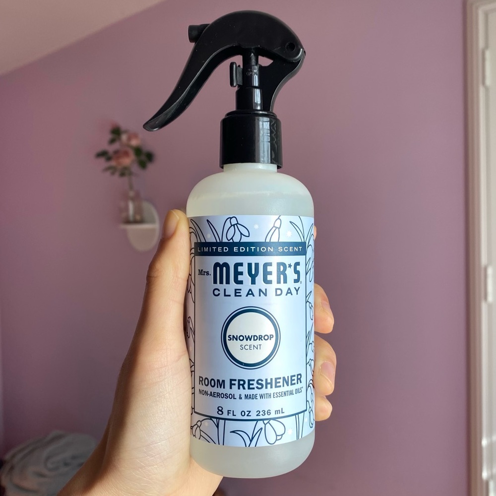 Mrs. Meyer’s Snowdrop Room Freshener Spray